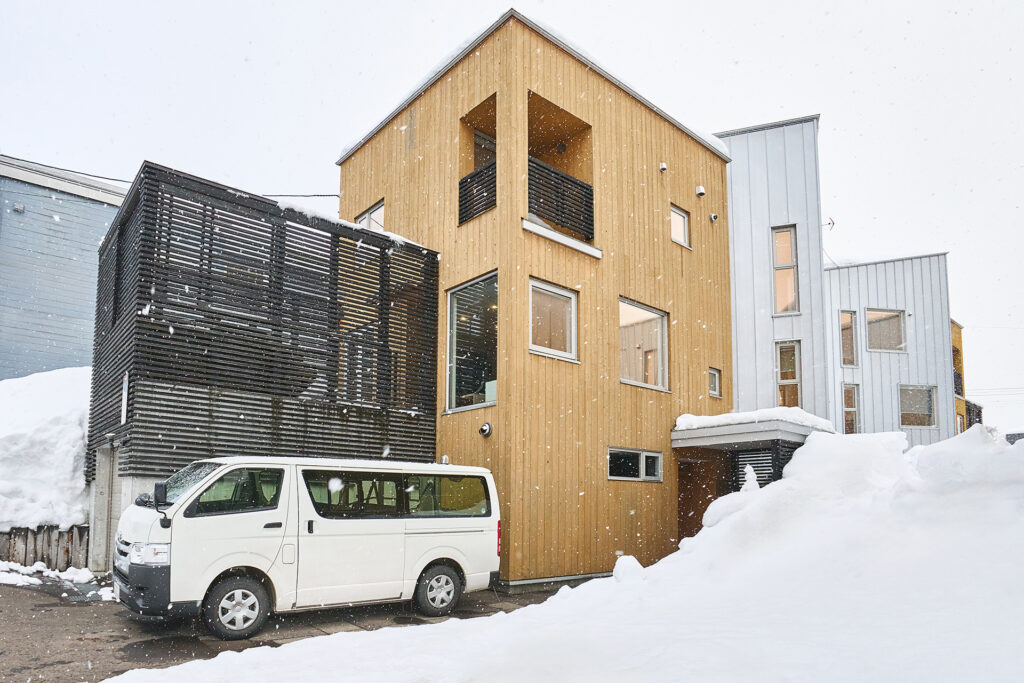 20240208_Niseko_Central_EZO_EZ03_Sakari_Luxe_Exterior_Winter_DSC6185_Lores_3