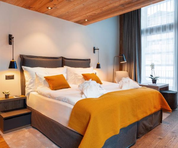 22 Summits Hotel Room