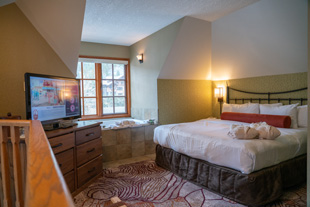 Corner Loft Jacuzzi Suite