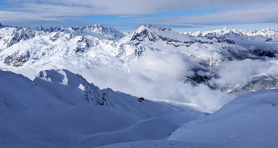 The Gemsstock area has some excellent off-piste. Photo: Scout