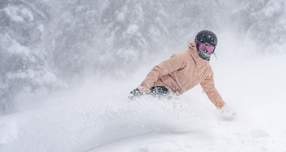 Shredding in the Aspen pow. Photo: Aspen Snowmass