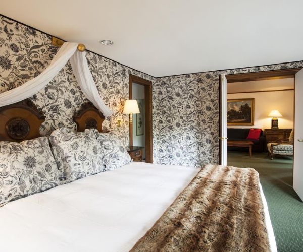 King Suite with Fireplace