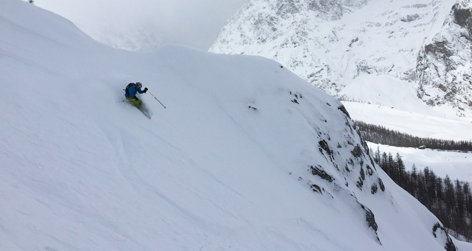 Skiing the off piste at Courmayeur. Photo: Scout