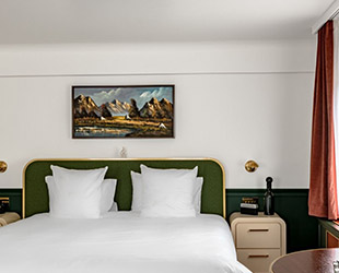 Hotel Rooms & Suites