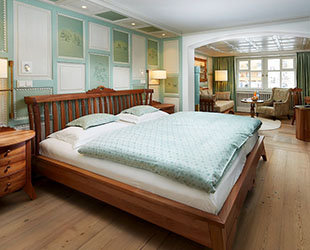 Hotel Rooms & Suites