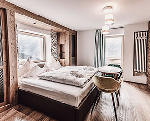 Hotel Rooms & Studios