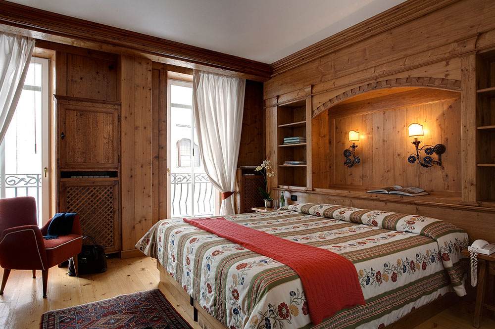 Hotel Rooms & Suites