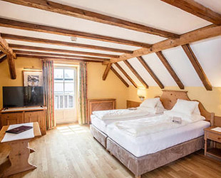 Hotel Rooms & Suites