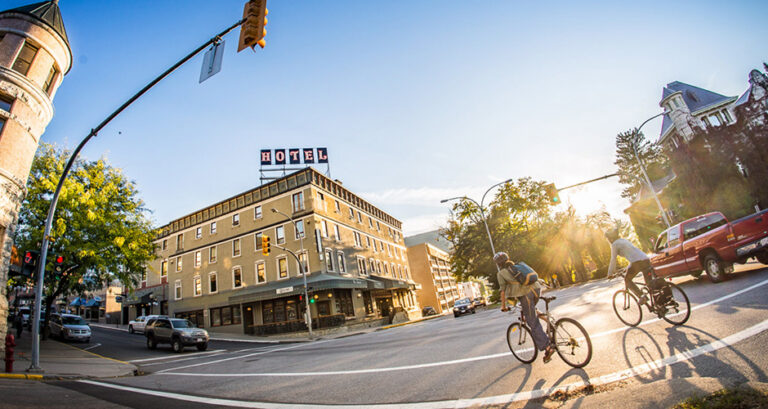 Hume Hotel