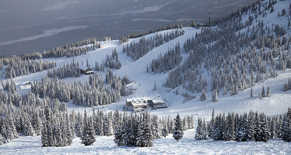 Paradise chalet and Eagle Mountain Lodge. Photo: Marmot Basin Ski Resort
