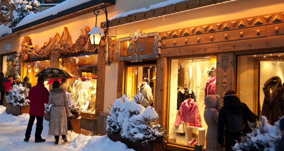 Shopping in Megeve. Photo: Megeve Tourism