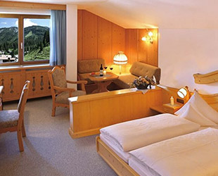 Hotel Rooms & Suites