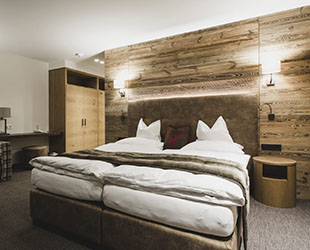 Hotel Rooms & Suites