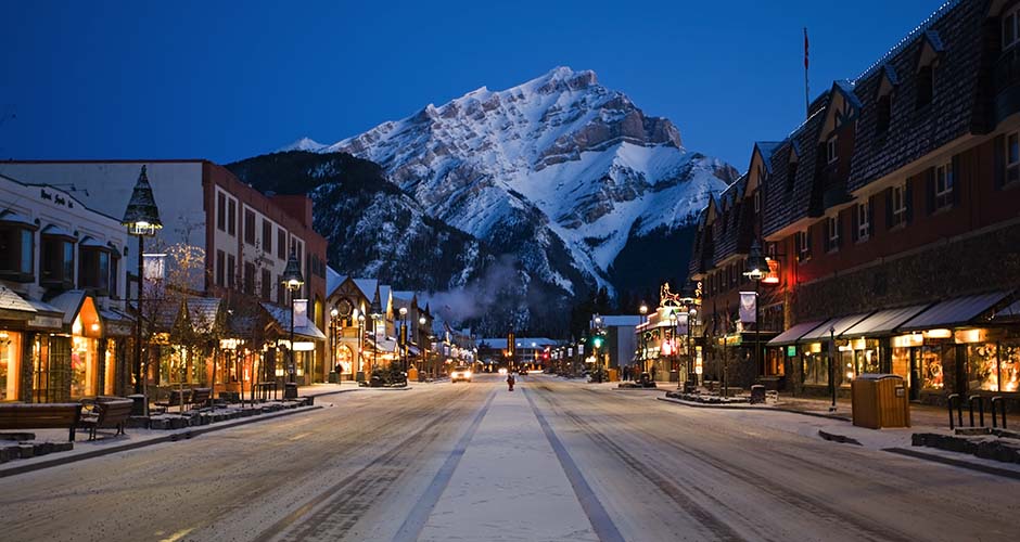 Photo: Banff Lake Louise/ Paul Zizka Photography