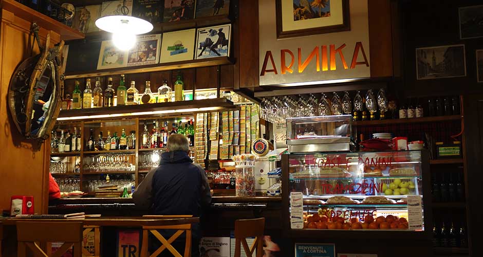 One of the many awesome bars. Photo: Scout