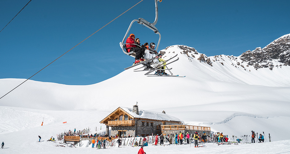 Enjoy lunch at one of the many mountain restaurants.  Photo: Val d’Isere Tourism