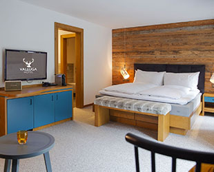 Hotel Rooms & Suites