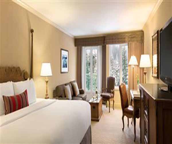 Deluxe Slopeside View Room