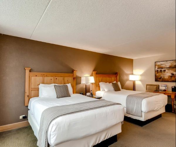 Lodge Double Queen Room