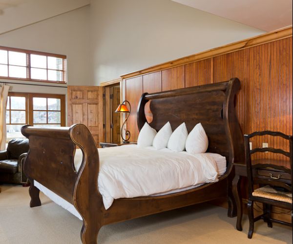 Deluxe Hotel Room