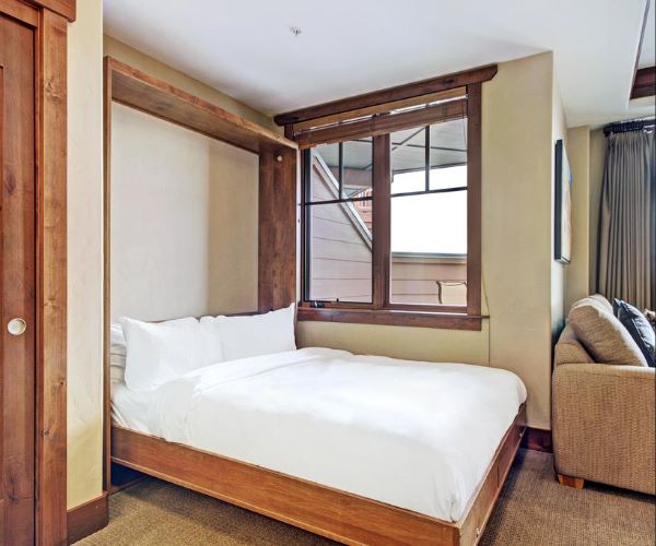 Studio Condominium