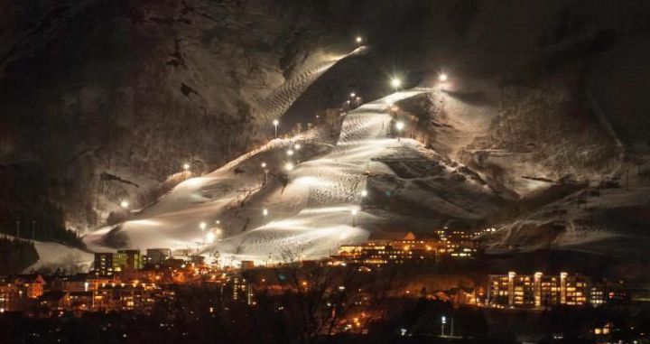Night skiing in Niseko